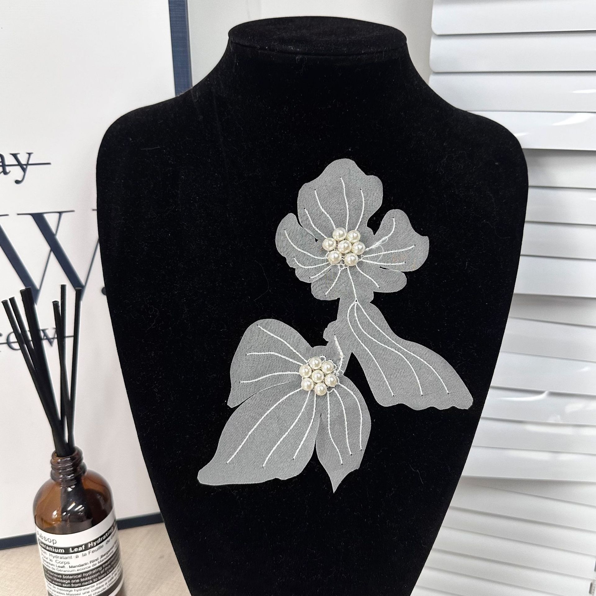 Computer bordado cuentas pegatinas cuentas pegatinas cuellos de encaje decoración de collar tela de malla doble superpuesta ropa pegatinas de tela de pecho