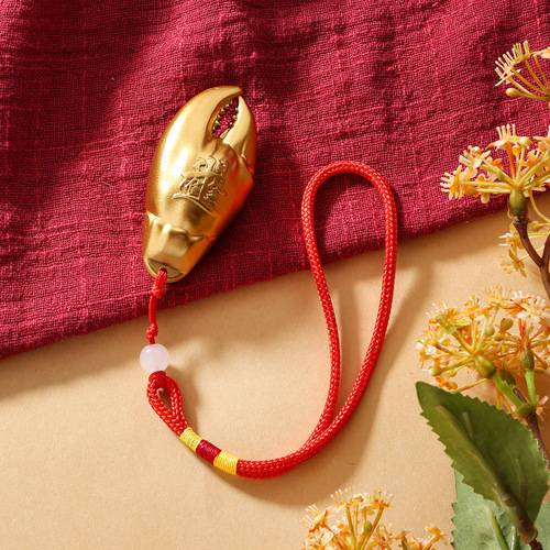 Brass money in hand, creative handpieces, claws in hand, crab claws, hand pendants, copper ornaments, handicrafts, creative products