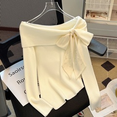 韓国版のchi一字の肩の蝶結びの長袖のニットの婦人服の秋冬の新型の洋風はやせている不規則な上着を現します。