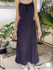 Bm風夏のチベットブルーの花の中のミディアムストラップワンピース女性vネックのウエストベルトが痩せているスカート