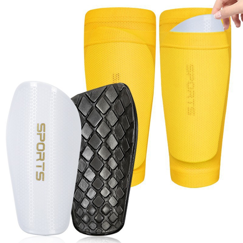 노란색 양말 + 흰색 정강이 보호대