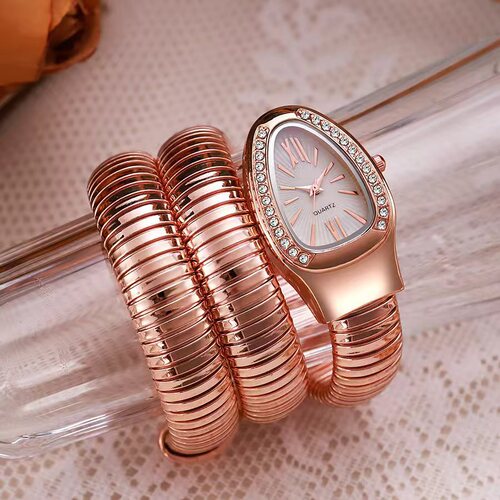 Hot-selling cross-border snake-shaped ladies fashion bracelet watch, creative hip-hop quartz watch with personality bracelet watch wholesale