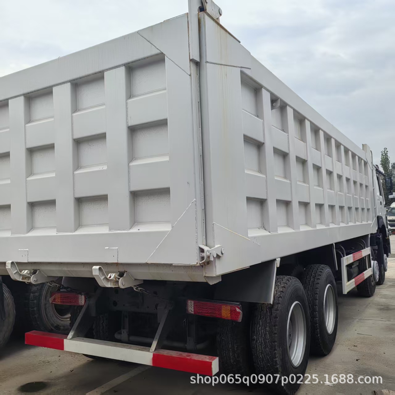 Export Africa Howo 12-Wheel Front Four Rear Eight Dump Truck Howo Dump Truck Heavy Truck Engine 371 Horsepower