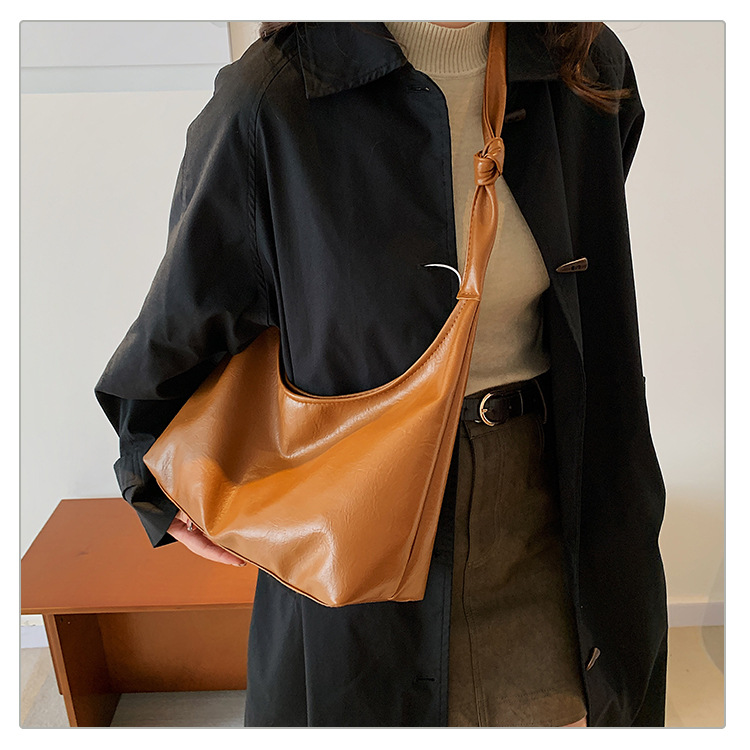 Large-capacity commuter bag for women, 2024 new style, fashionable and retro single-shoulder bag, casual and versatile, underarm tote soft leather bag undefined