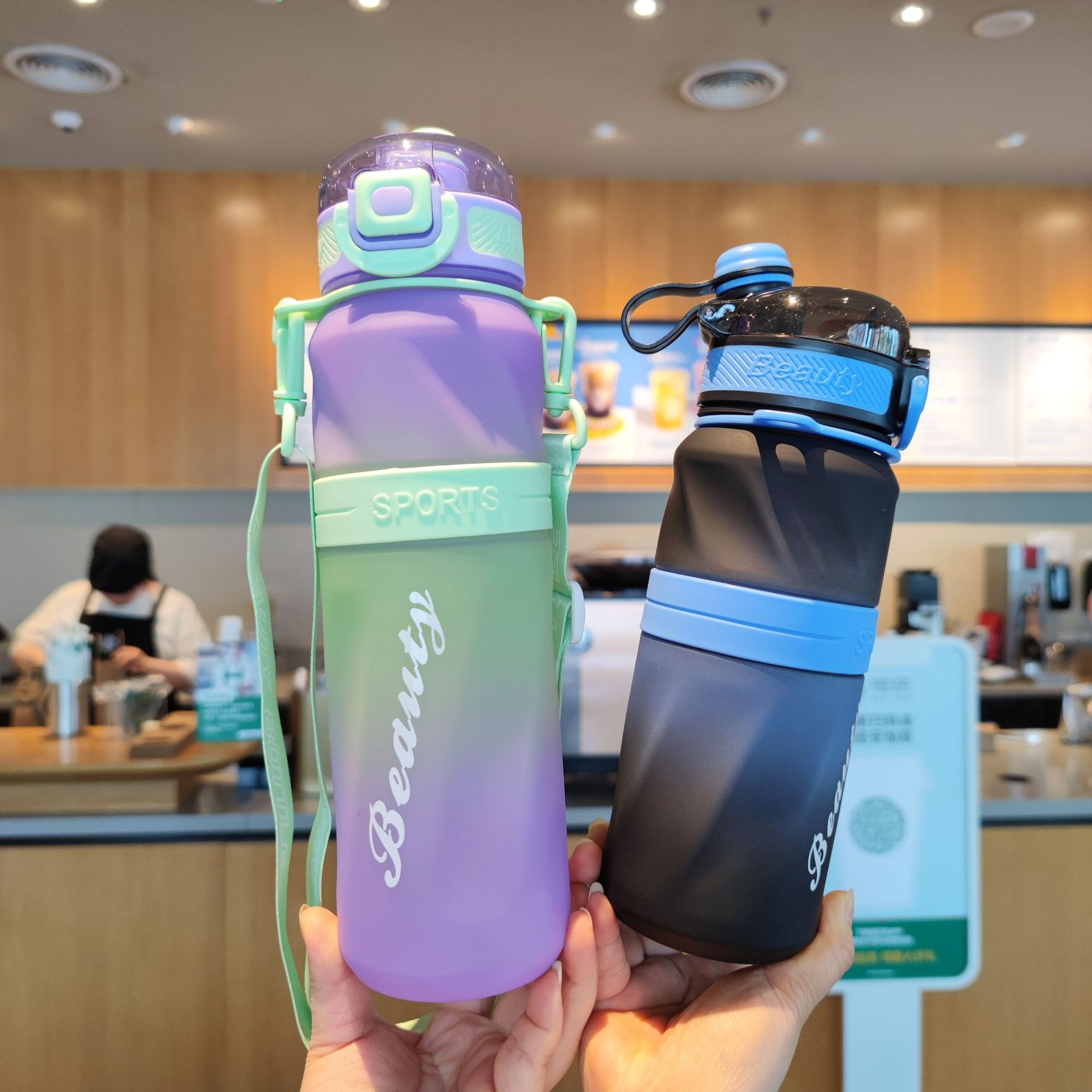 Nueva taza de sorbo de doble bebida de alto valor, taza de agua de plástico con pajita, botella de agua con correa portátil, hervidor de color degradado para estudiantes