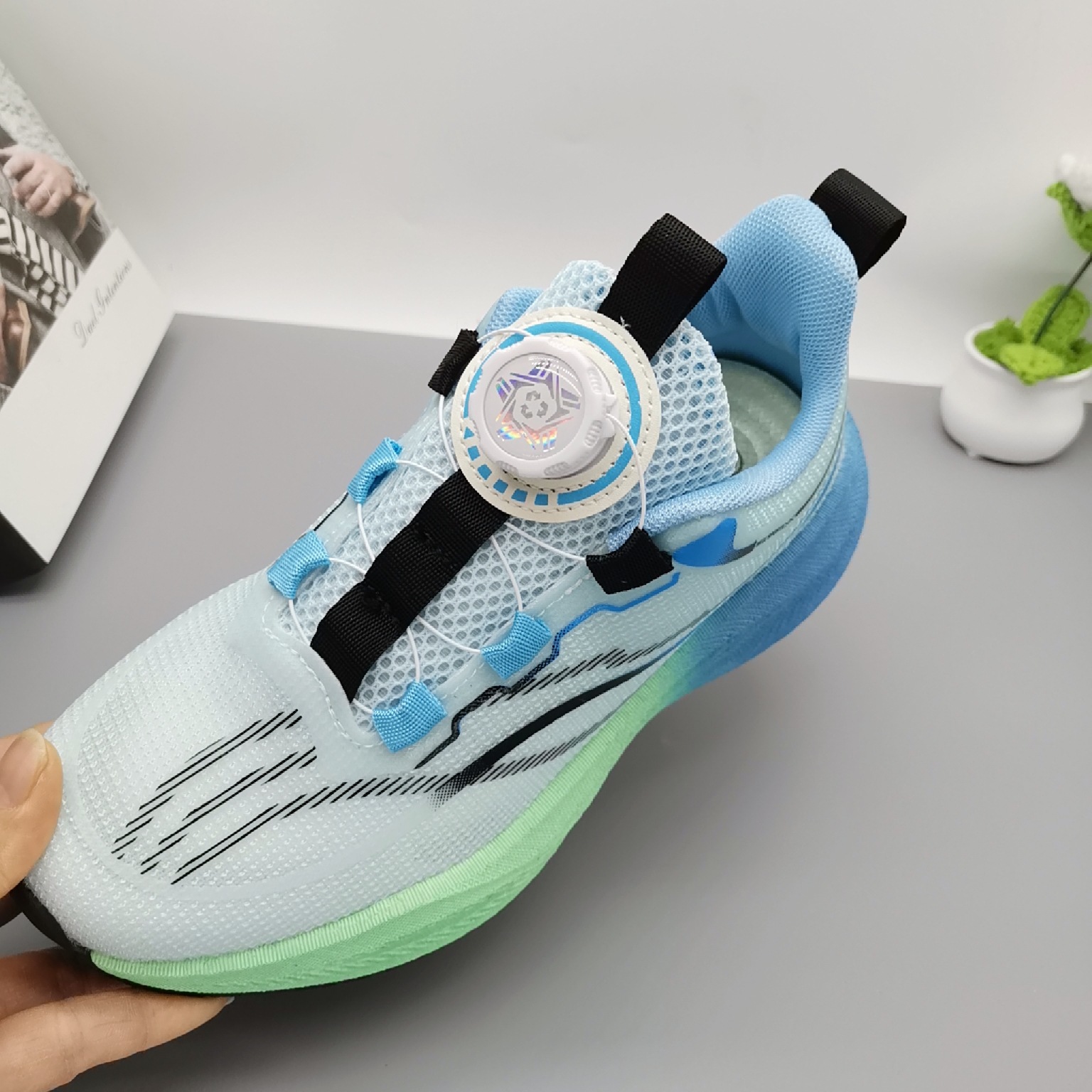 Calzado para correr ligero a través de la red para niños Calzado deportivo con suela de carbón para niños Calzado infantil de gran tamaño Calzado transpirable Calzado deportivo con botones