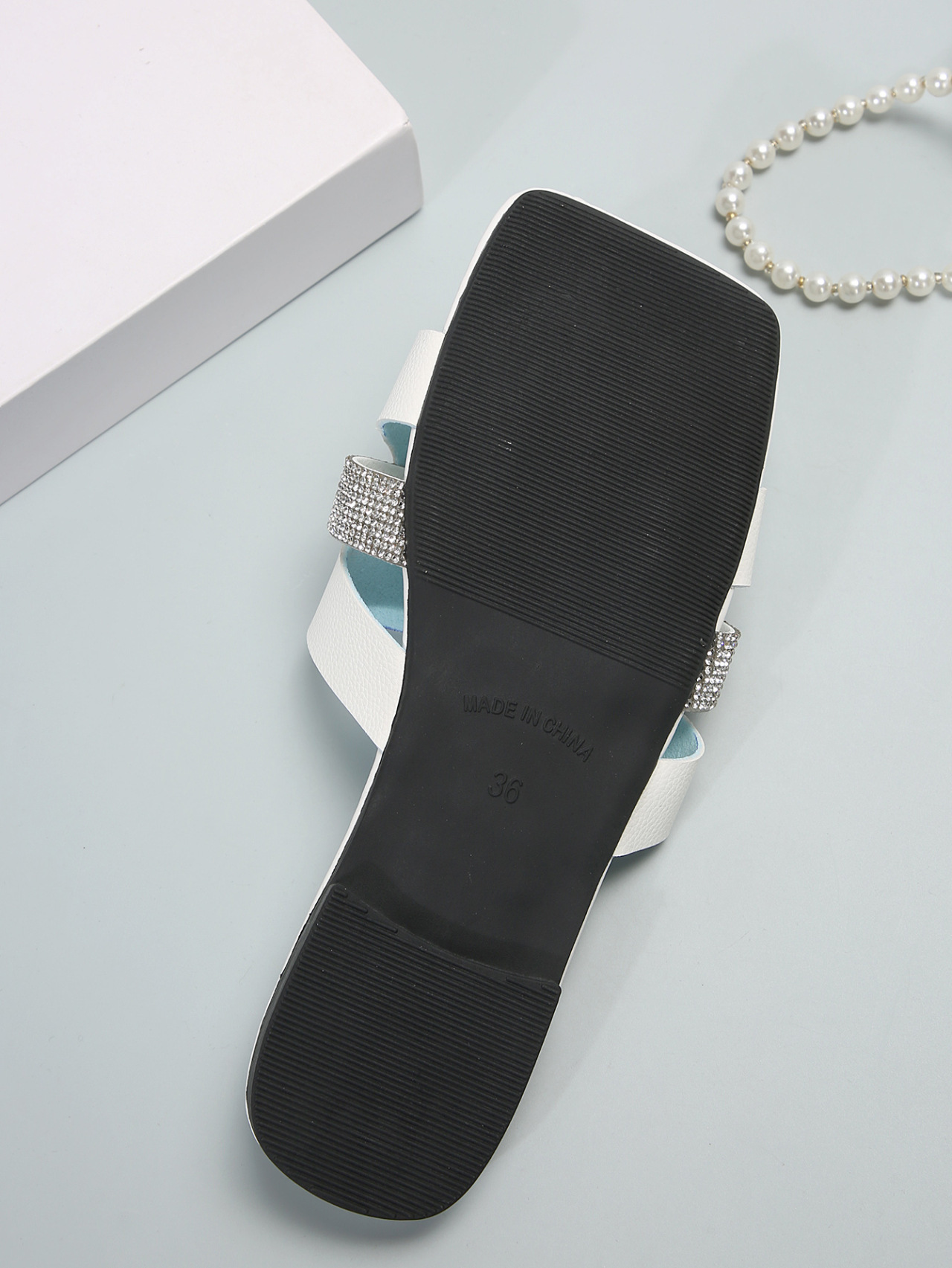 Große Diamant-Flip-Flops mit quadratischer Spitze für Damen im Frühjahr 2024, modisch für Outdoor-Kleidung, Damensandalen und Strand_voghion.com