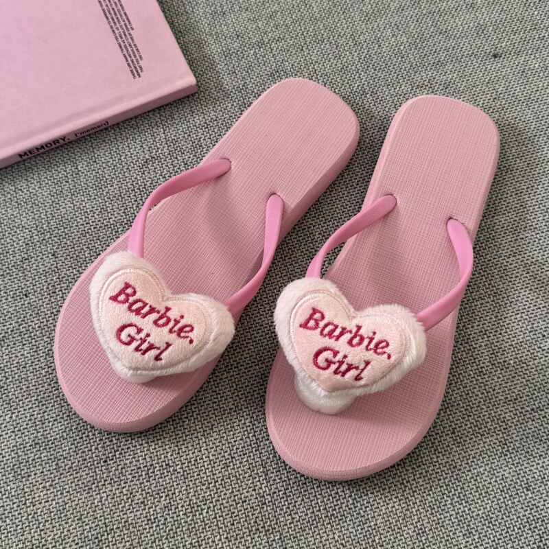New Style Pink Heart-Shaped Flip-Flops for Girls, Flat-Soled, Stylish for Going Out to the Beach, Dopamine-Inspired Vacation Sandals