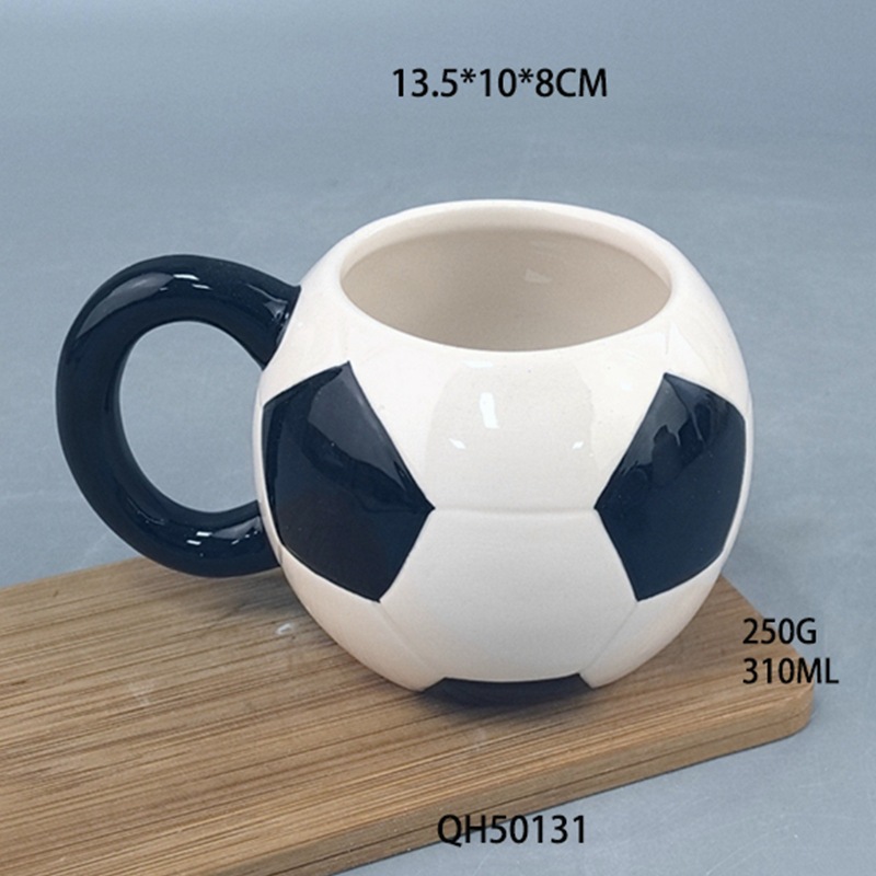 Taza de cerámica de fútbol deportivo creativo Taza de gran capacidad en relieve Taza de agua temática de regalo Taza para beber de oficina