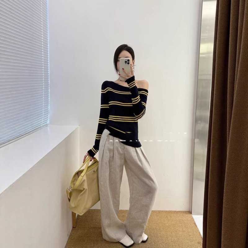 Autumn New Korean Style Unique and Chic Striped Off-Shoulder Women's Knitted Top with a Niche Design