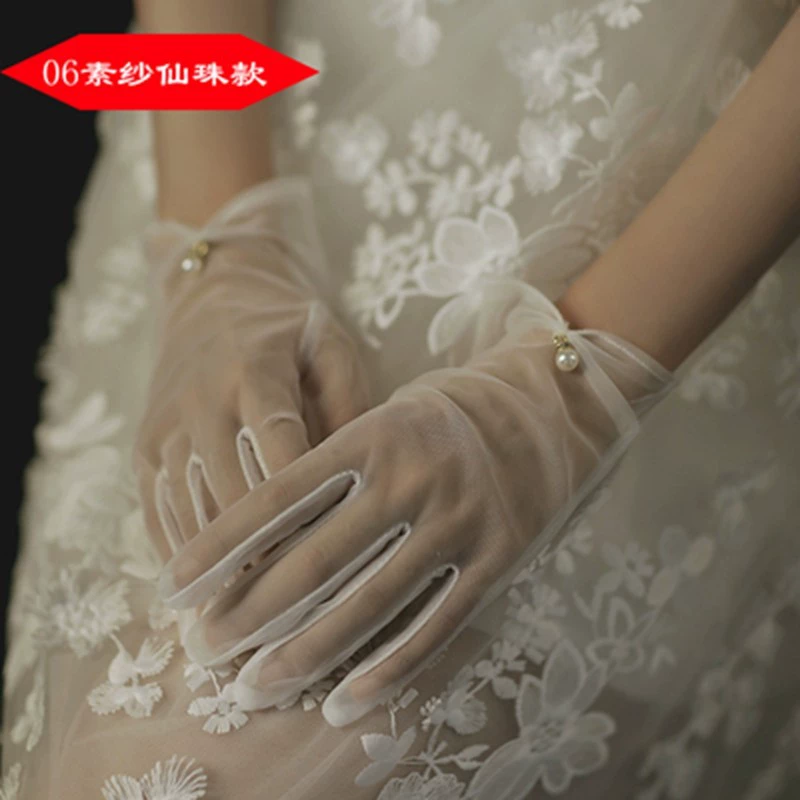 Short Lace Bridal Gloves with Pearls and Bow, Wrist-Length Elegant Wedding Accessory