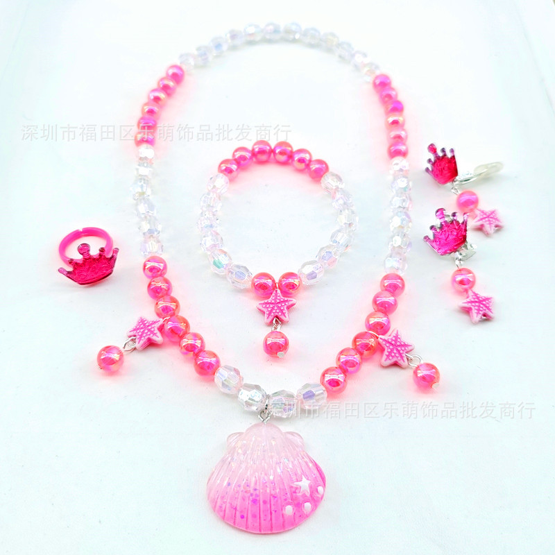 빛나는 투명한 장미빛 껍질 25개 5개