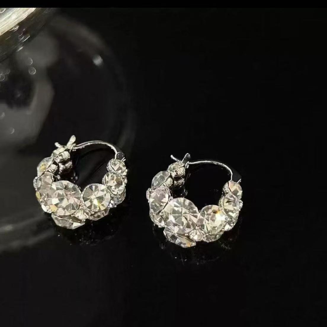 Earrings New Style, Elegant and Luxurious, Versatile, Super Shiny with Full Diamond Embellishments, Atmospheric Ear Cuffs, S925 Silver Needle Crystal Earrings