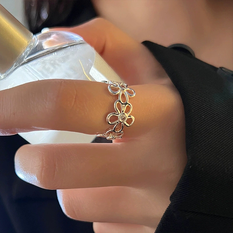 韓国版の不規則な925スターリングシルバーの女性用多用途リング、ニッチなインスタイルのデザイン、色あせしない組み合わせリング