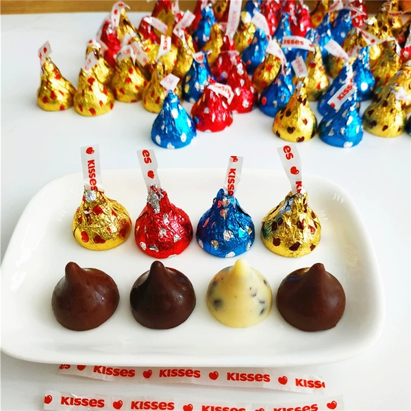 Good time water drop chocolate is scattered as 500g about 100 pieces