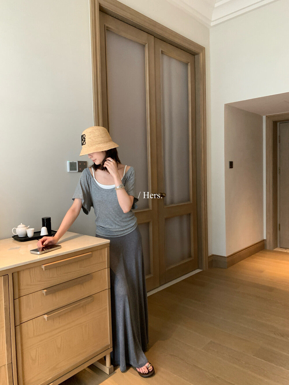 Áo thun tay ngắn cổ chữ U rộng kèm áo dây trong hai mảnh cho nữ dáng nhỏ — màu hồng, Trắng đen, màu xám chi tiết 30