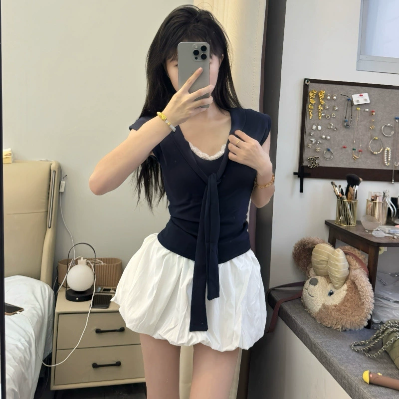 2025 новый летний стиль интернет-знаменитостей, темно-синий воротник, кружевная футболка с короткими рукавами + юбка с цветочным принтом, короткая юбка