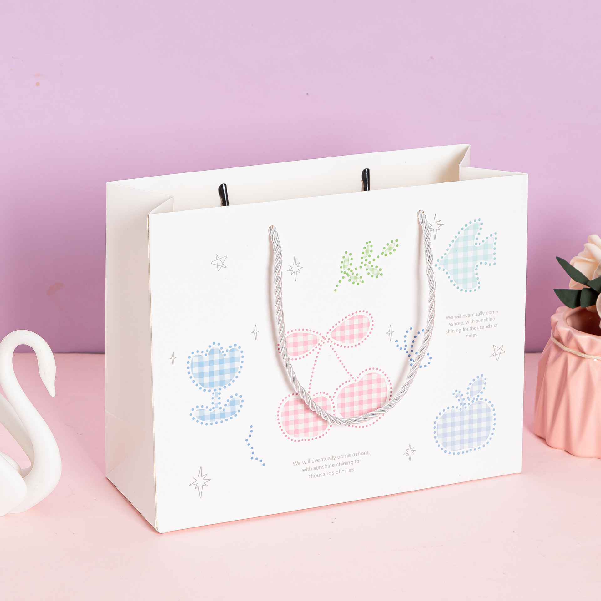 Nuevas bolsas de regalo horizontales una variedad de bolsas de regalo de alta calidad para regalos de fábrica general venta directa al por mayor