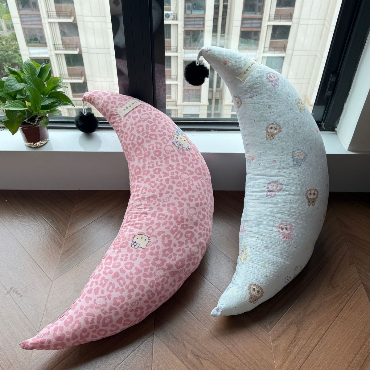 Crescent Pillow, Hug Pillow, Kindergarten Baby Comfort Pillow, Home Bedside Cushion, Pregnancy Leg Pillow, Airplane Pillow Core Wholesale