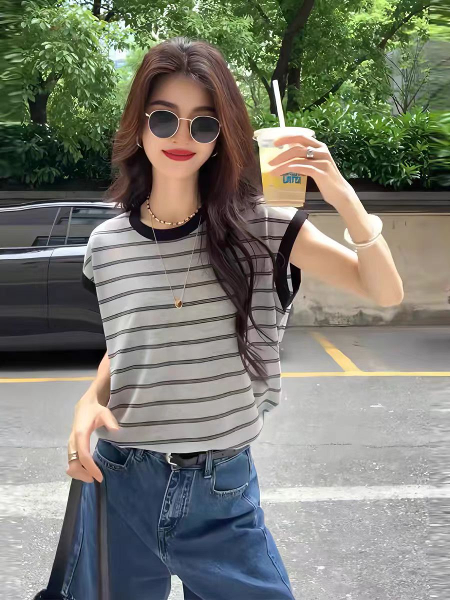 Áo thun nữ tay ngắn sọc trắng đen thiết kế tôn dáng sang trọng — Sọc trắng và đen