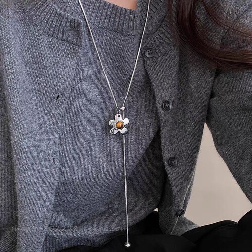 Tiger Eye Flower Necklace for Women - Autumn/Winter, Light Luxury, High-End, Unique, Long-Sleeve, Elegant, High-Quality, Versatile Accessory