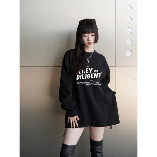 Black and White Long-Sleeve T-Shirt for Women - Autumn/Winter 2025, Korean College Style Loose Friend Outfit Top