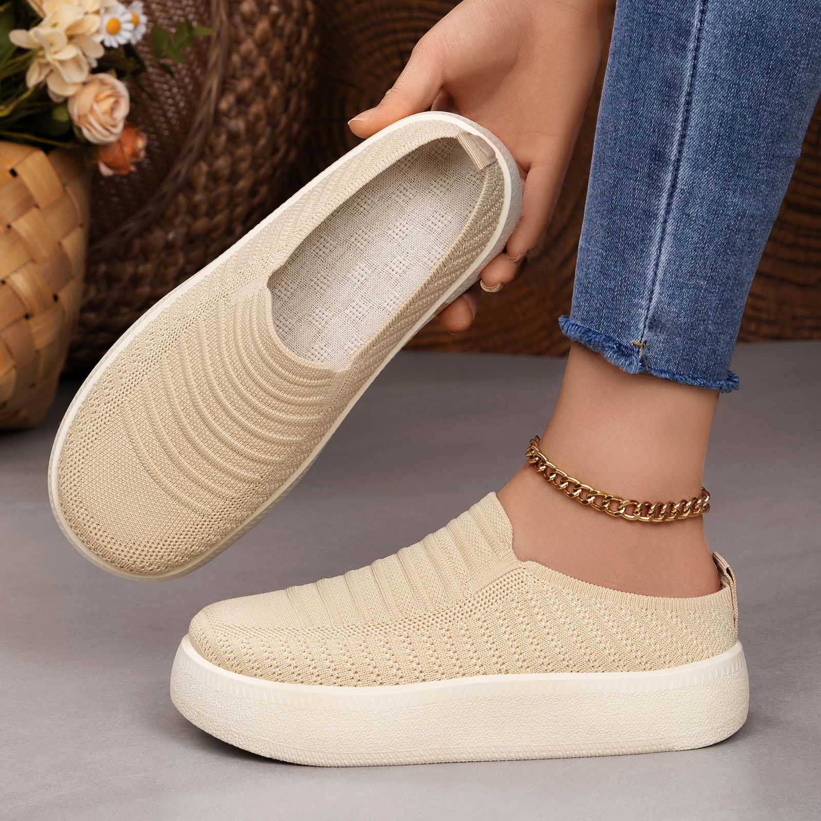 Zapatos de mujer primavera y verano medio zapatillas casuales zapatos de pedal de tamaño grande comercio exterior zapatos de mujer de altura de tela única zapatos