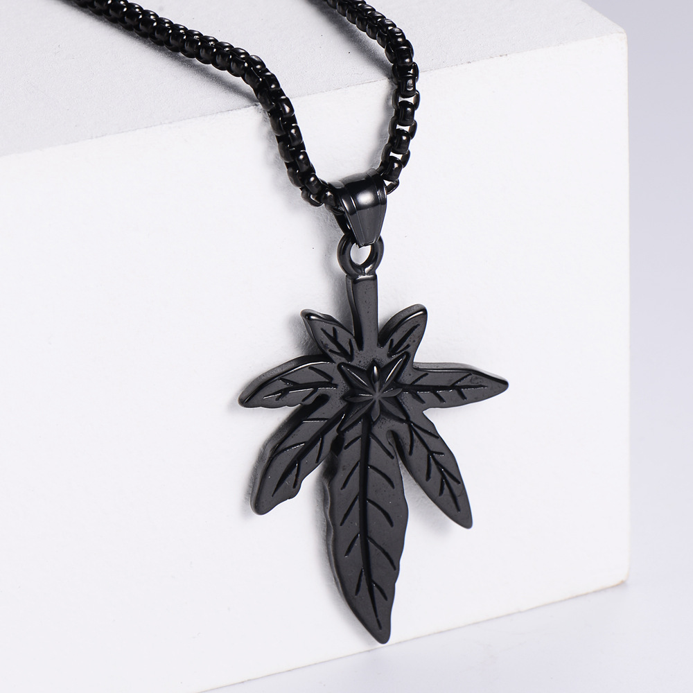 Wholesale Black Gold Three-color Big Maple Leaf Pendant Stainless Steel Necklace display picture 2