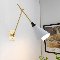レトロなアメリカンキッチンレストランの照明器具中古デザイナーの折り畳みは真鍮の軽い贅沢な長い腕の壁の明かりを調節することができます。