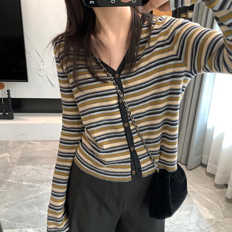 Trendy Retro! Includes Mulberry Silk, Ultra-Soft, Skin-Friendly, Large V-Neck, Slimming Striped Long-Sleeve Knitted Cardigan, Short Style for Autumn