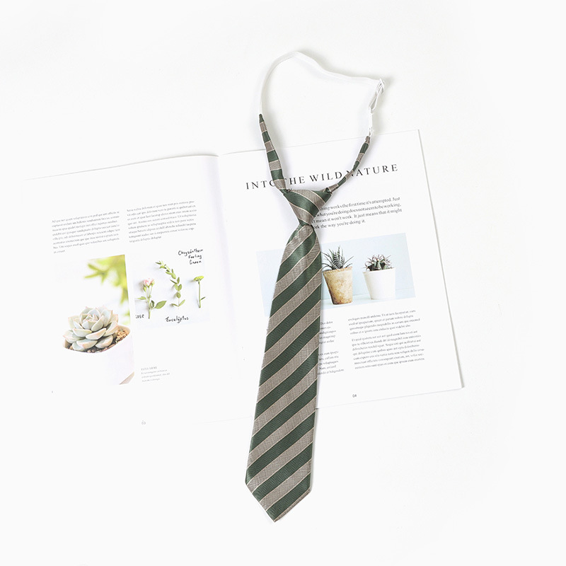 Accessorio per camicia stile college senza cravatta a righe, papillon verde scuro con fiocco e fiore per donna_voghion.com