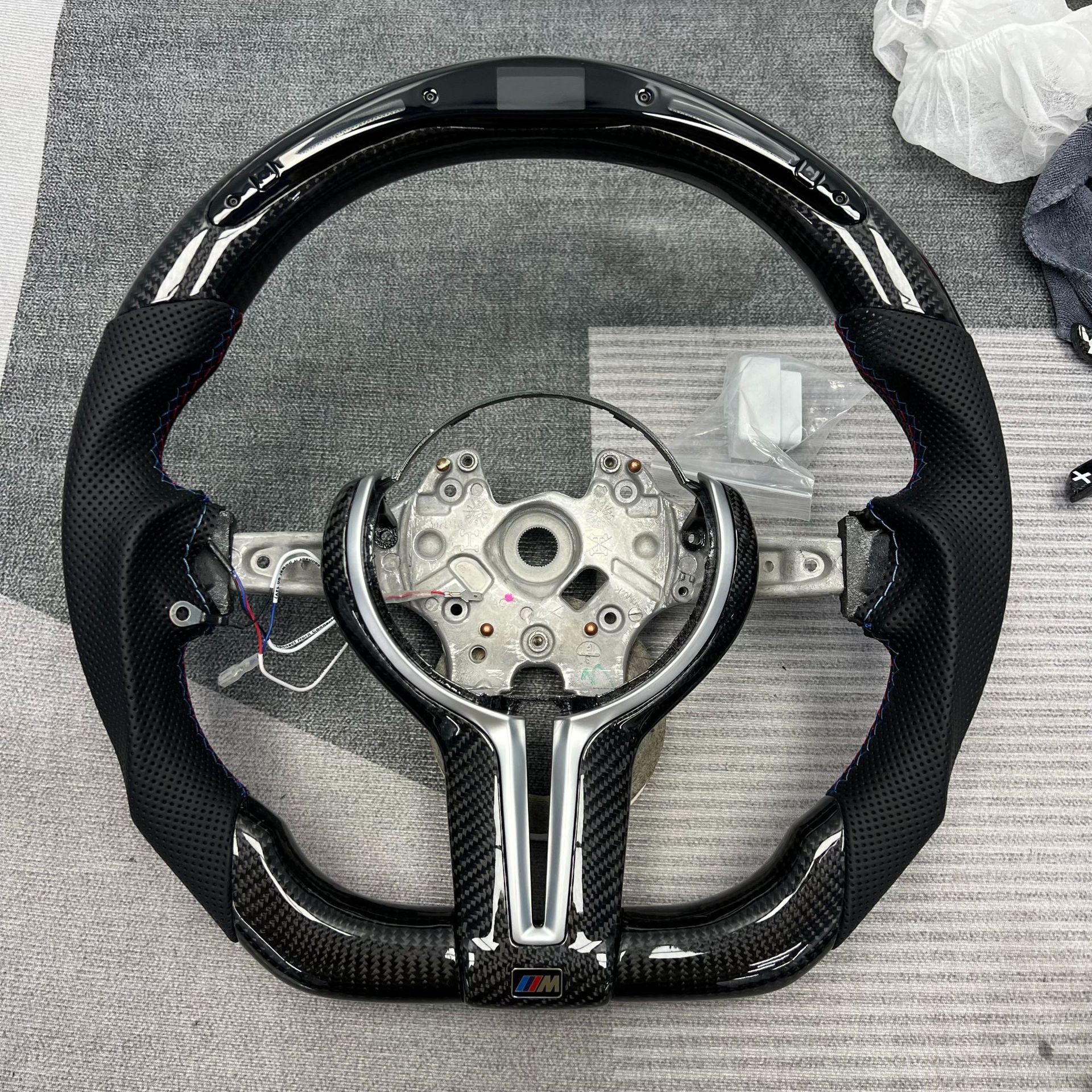 Popular in foreign trade, suitable for BMW F chassis 3 Series, 5 Series, X3, X5, M3, M6 carbon fiber car steering wheel modification and customization