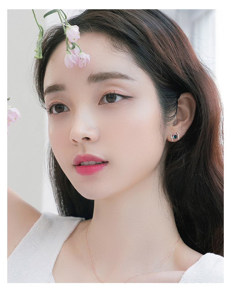 Simple Style Solid Color Silver Plating Inlay Rhinestones Ear Studs 1 Pair