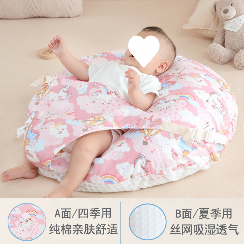 赤ちゃんが乳を吐くのを防ぐ坂枕の授乳枕は、ミルクを吐くのを防ぐために寝て、夏の通気性を調べます。|undefined