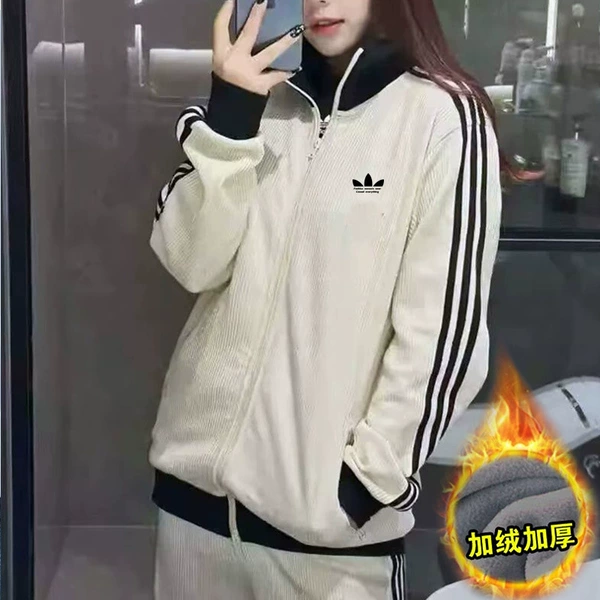 White velvet model 0109