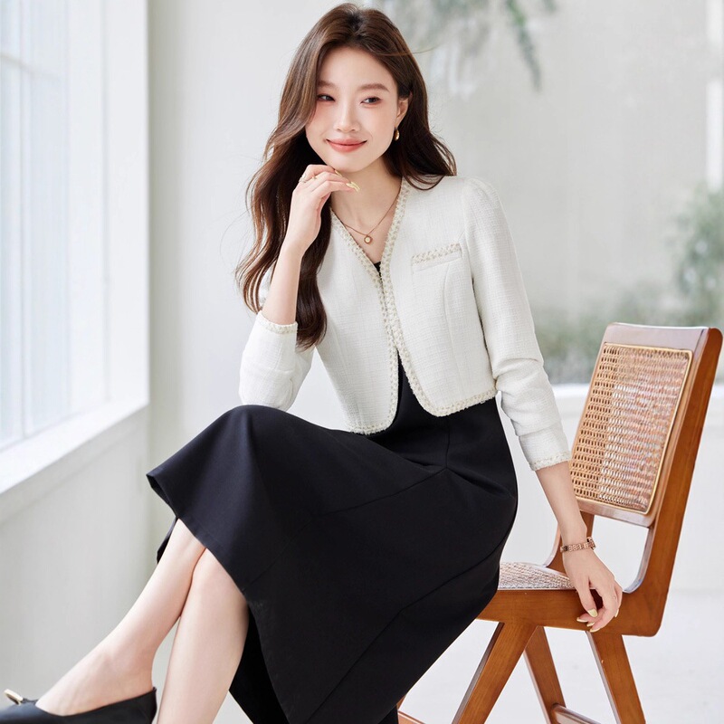 2025 Spring and Autumn Style High-End White Blazer Short Jacket Two-Piece Set with Black Dress for Petite Women in Chanel Style
