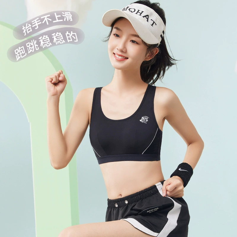 Старшеклассники средней школы в период развития женского нижнего белья