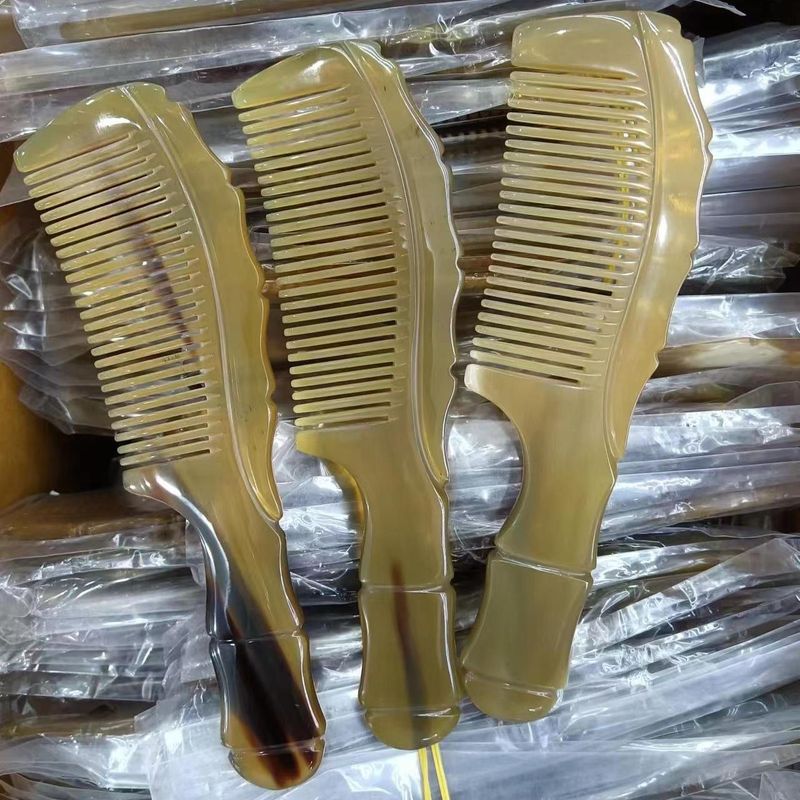 角木蛟卸売りヤクの角の取っ手の細い歯の先の尾の櫛の多いデザインの彫刻の小さい櫛は価格性能比が高いです。|undefined