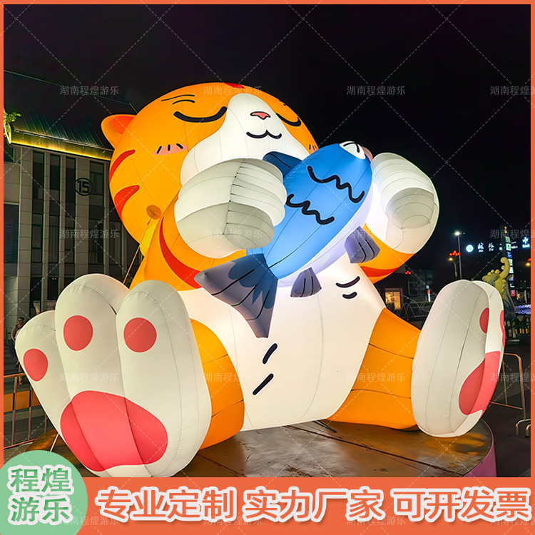 魚を食べる漫画のインフレータブル猫、屋外の大型ショッピングモール、IPディスプレイ、イベントプロモーション、展示会、チェックイン、写真撮影|undefined