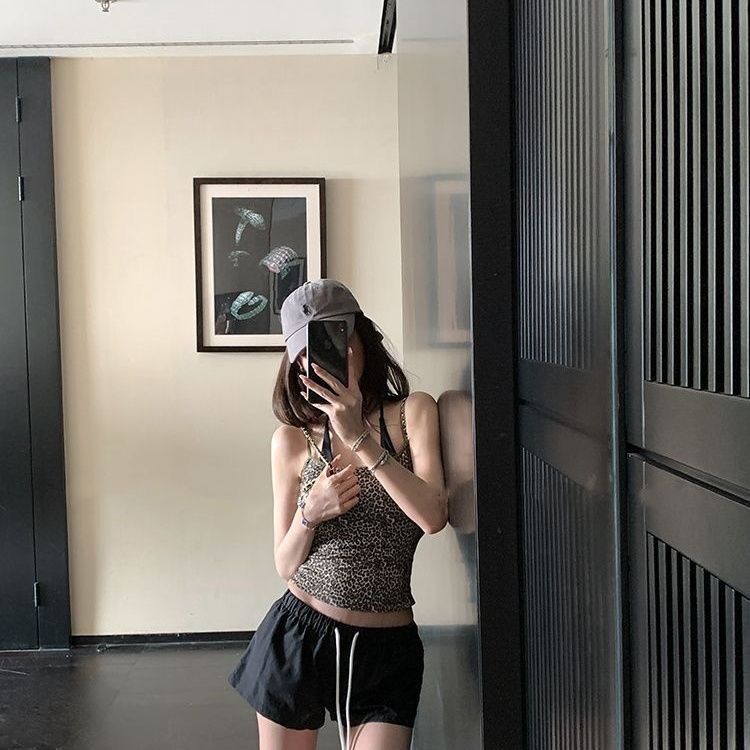 American-Style Candy-Colored Vertical Striped Casual Shorts for Women, Summer Slimming Loose Hot Pants, Beach Pants, Wide-Leg Sports Pants American-Style Candy-Colored Vertical Striped Casual Shorts for Women, Summer Slimming Loose Hot Pants, Beach Pants, Wide-Leg Sports Pants