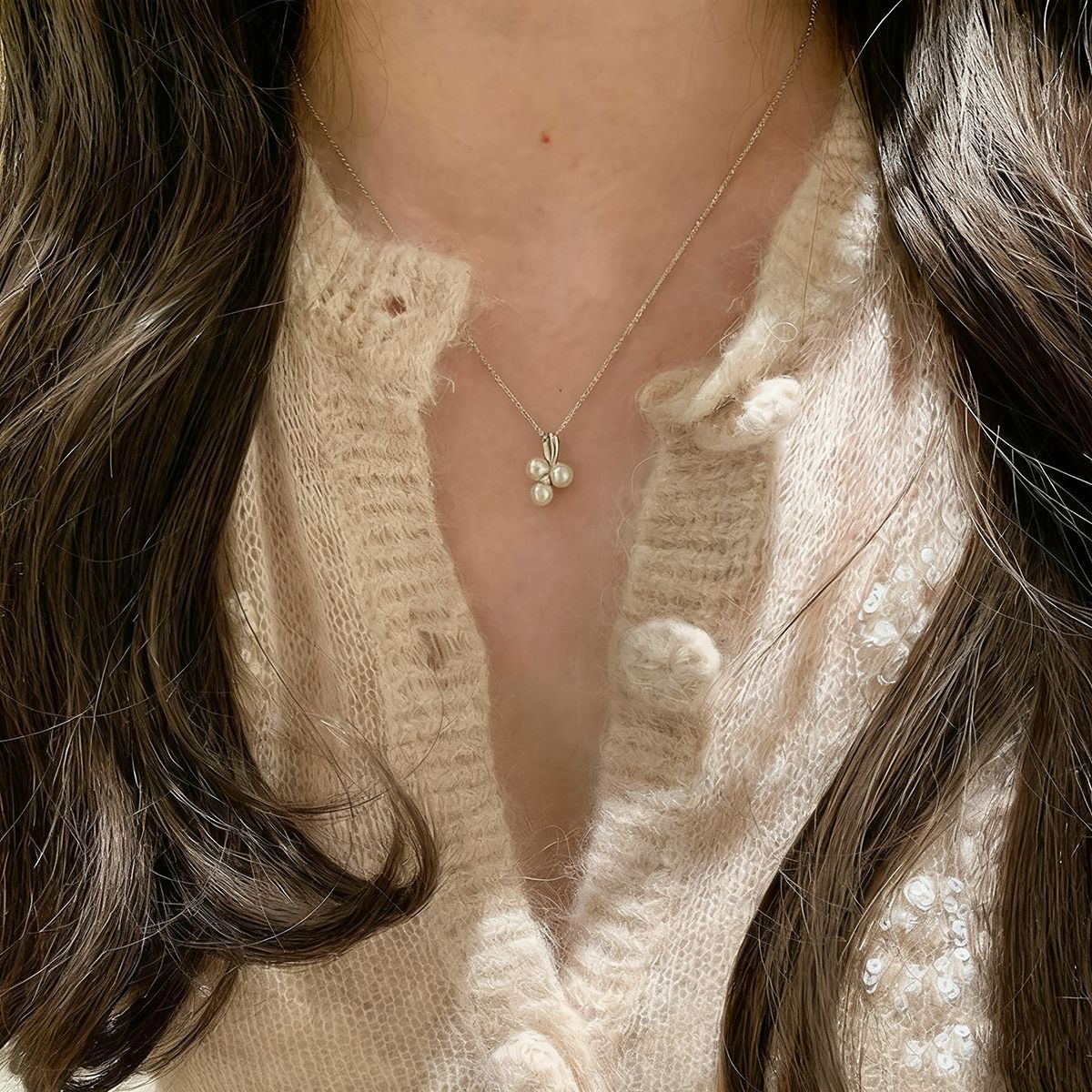 French-Style Minimalist Small Grape Pearl Necklace for Women, Vintage Versatile Collarbone Chain with a Light Luxury Design and a Sense of Sophistication