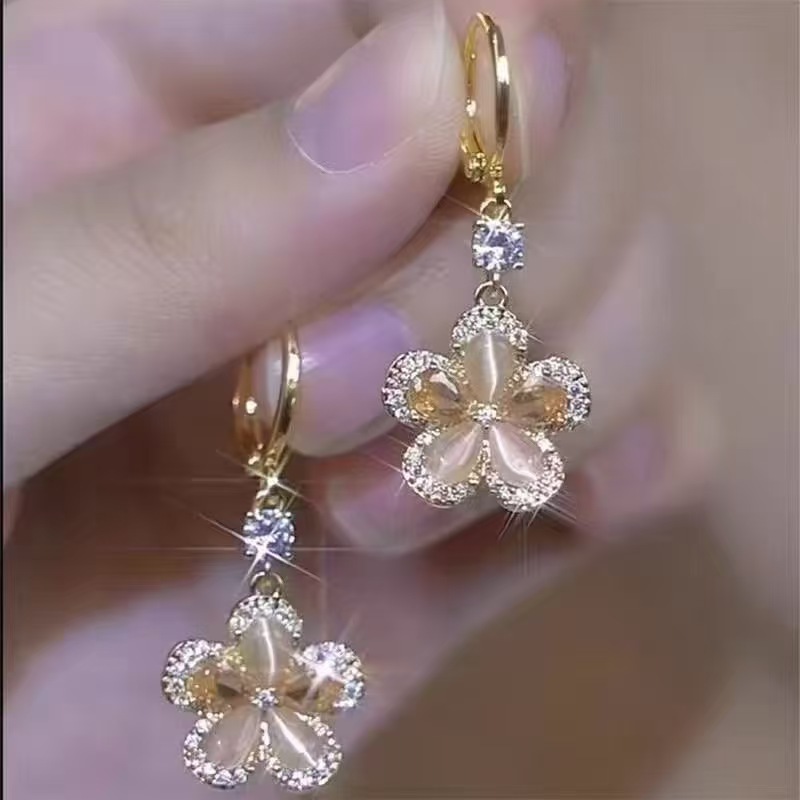 Elegant universal earrings, flowered