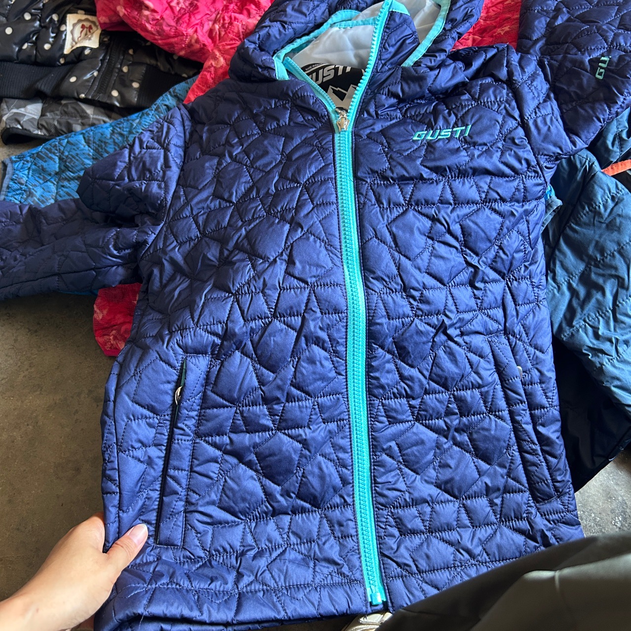 24 nuevas chaquetas de algodón de otoño y invierno, chaquetas con cremallera, chaquetas de niños pequeños y medianos, chaquetas de niños y niñas