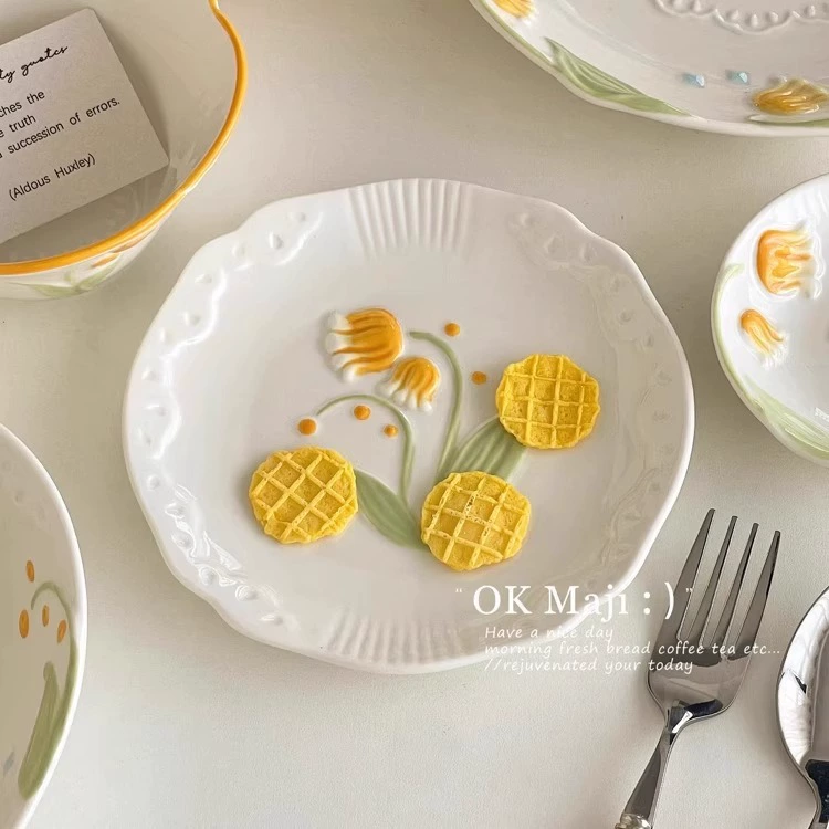 Relief disk home dish dish cute glaze dining plate high -level sensor ceramic shallow plate cake disc