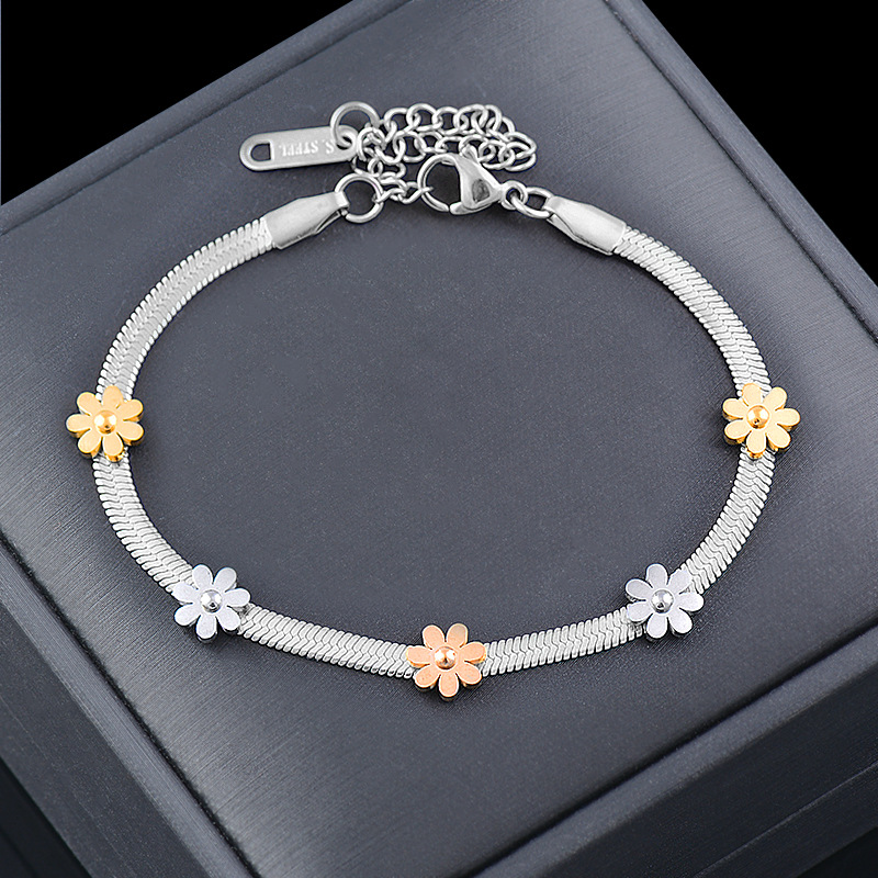 Mode Blume Titan Stahl Armbänder 1 Stück display picture 3