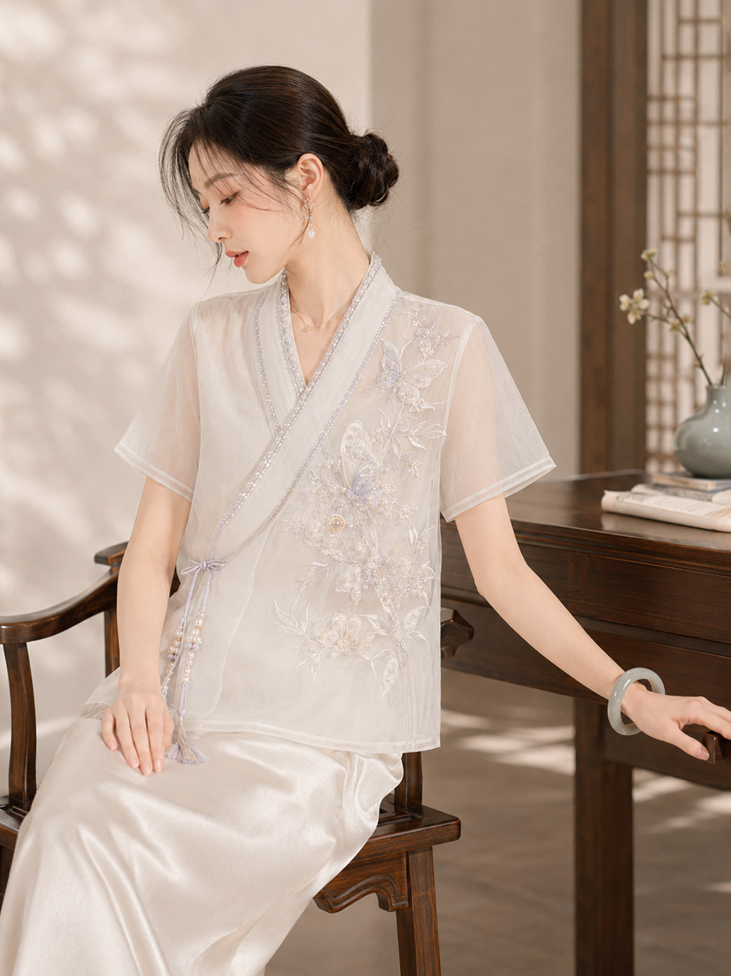 Áo sơ mi nữ cổ chữ V thêu túi, tua nút — màu mơ