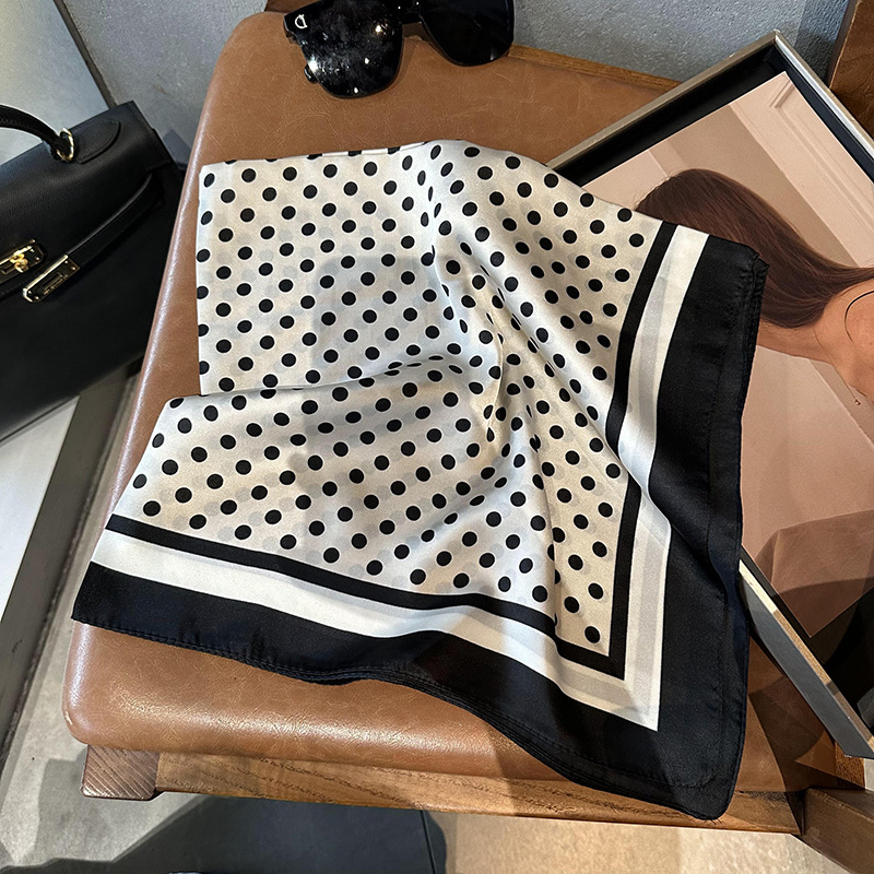 Bufandas de seda para mujeres 2025 primavera y otoño moda versátil temperamento minimalista 65cm bufandas de seda simuladas bufandas delgadas bufandas