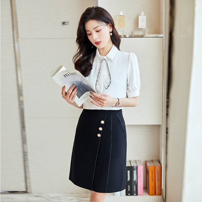 Fashionable white T-shirt