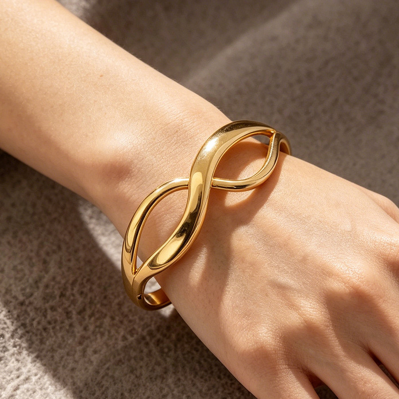 Infinite Loop Titanium Steel Bracelet 18K Gold Niche Design Stainless Steel Jewelry Personalized Light Luxury Bracelet European and American Jewelry Infinite Loop Titanium Steel Bracelet 18K Gold Niche Design Stainless Steel Jewelry Personalized Light Luxury Bracelet European and American Jewelry