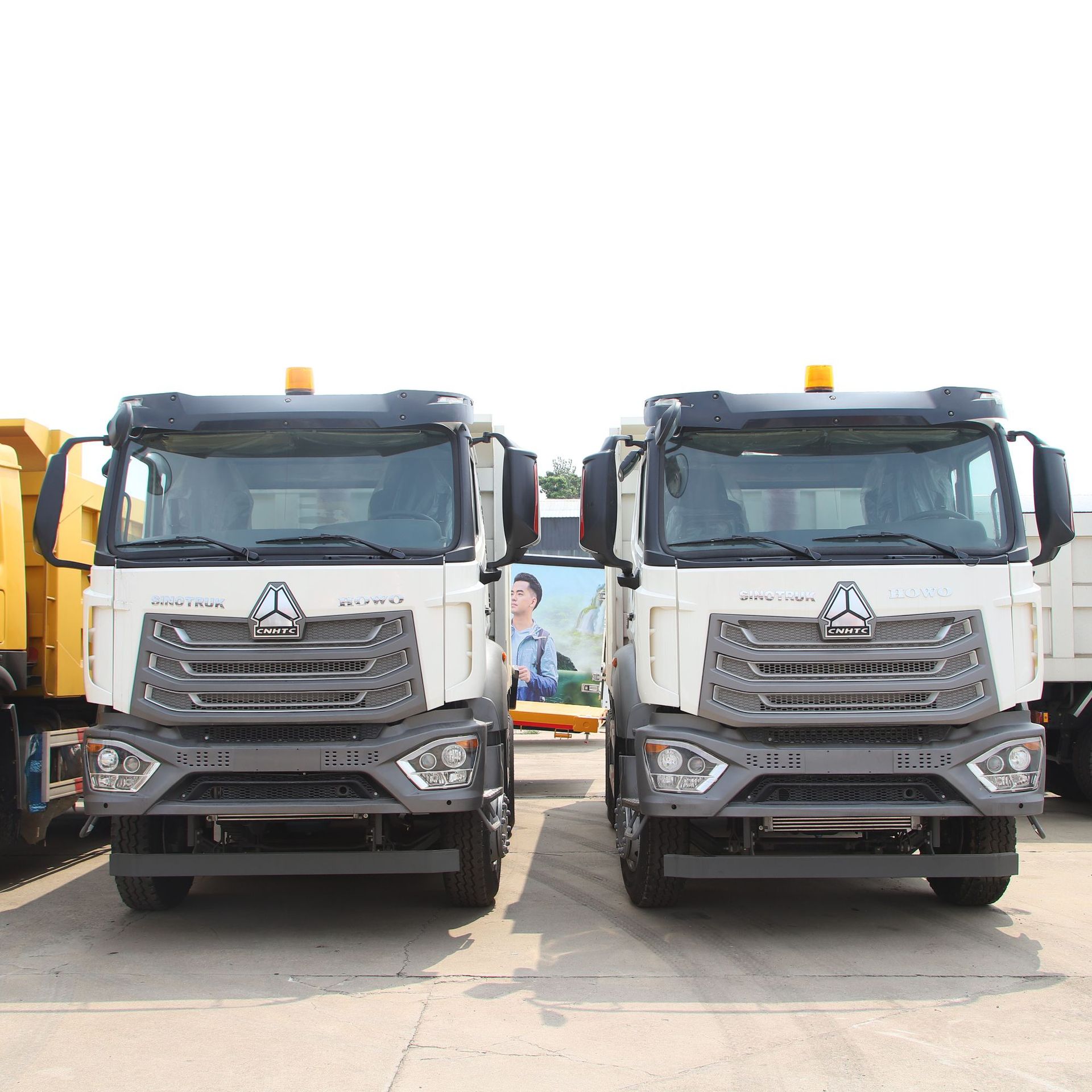 In-stock HOWO 6×4 rear eight-wheel dump truck, double-axle tipping dump truck for construction and earthwork transportation